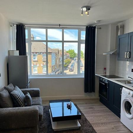 Modern Apartment In London Finchley Eksteriør billede