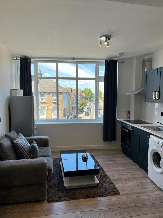 Modern Apartment In London Finchley Eksteriør billede